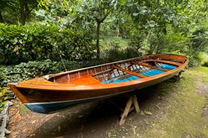 Barca in legno da fiume