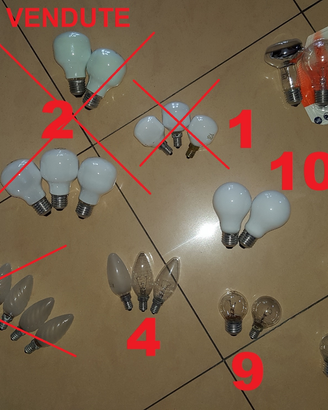 15 lampadine ad incandescenza + 2 alogene, usate