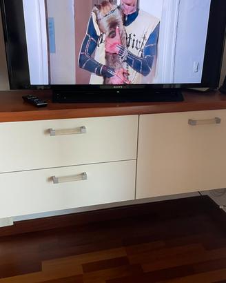 Mobile porta TV sospeso.