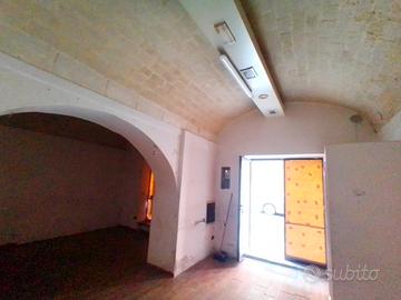 Locale commerciale centrale, Via Mazzini 29,