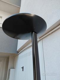 lampada  piantana in metallo nera 