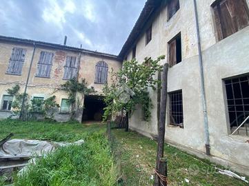 CASA DI CORTE A CASTAGNOLE PIEMONTE