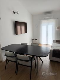Tavolo Natuzzi ‘Deck’ + 4 sedie Natuzzi ‘Moore’