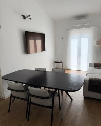 Tavolo Natuzzi ‘Deck’ + 4 sedie Natuzzi ‘Moore’