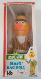 Bert Rag doll con box Vintage Knickerbocker 1976