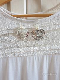 Maglia romantica con orecchini cuore