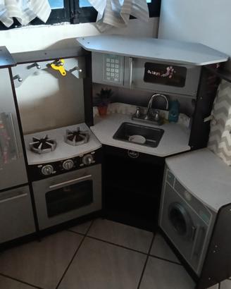 Cucina giocattolo in legno