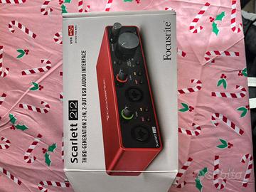 Focusrite scarlett 2i2 + adattatore