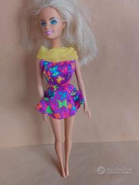 Barbie non smodata con vestito  datato