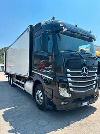Motrice Mercedes Actros coibentato