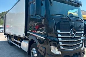 Motrice Mercedes Actros coibentato