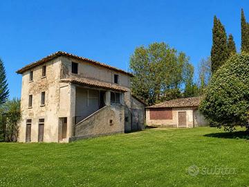 Rustico / Casale di 200 m² con più di 5 locali a C
