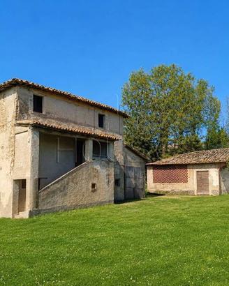 Rustico / Casale di 200 m² con più di 5 locali a C