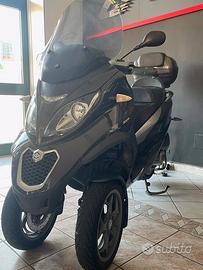 PIAGGIO MP3 300 guidabile con patente B