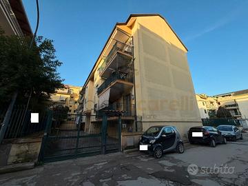 Graziosa Mansarda In Parco Privato Con Box Auto