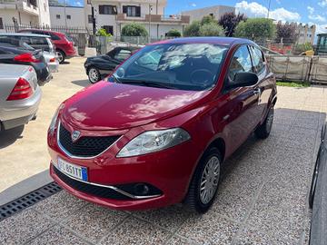 Lancia Ypsilon 0.9 TwinAir 85 CV 5 porte Metano Ec