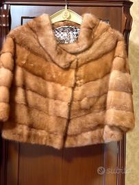 Giubbotto marrone usato 3/4 volte appoggia sul fia