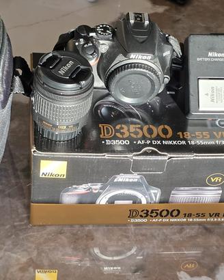 Nikon D3500 + 2 obiettivi (18-55 VR + 55-200 VR) +