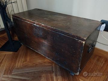Piccolo baule legno antico