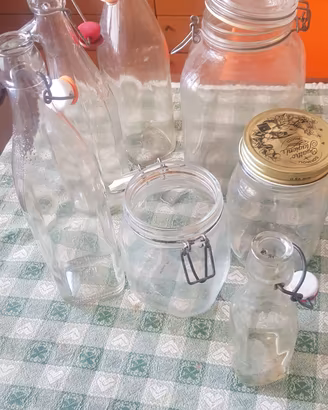 bottiglie e vasi in vetro