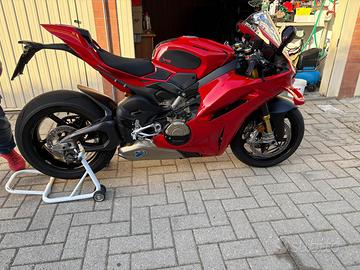 Ducati Panigale v4 s
