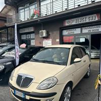 Lancia Ypsilon 1.2 16V Platino