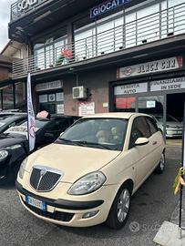 Lancia Ypsilon 1.2 16V Platino
