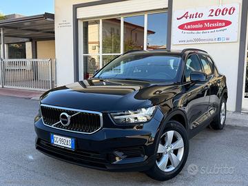 VOLVO XC40 T2 Momentum Core