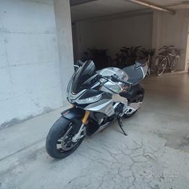 Aprilia Tuono V4 