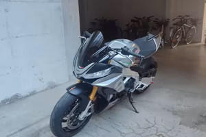 Aprilia Tuono V4 