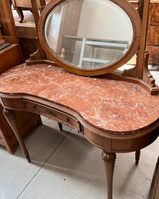 Toilette con specchio