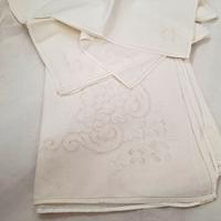 Tovaglia + 12 tovaglioli sfilato e ricami