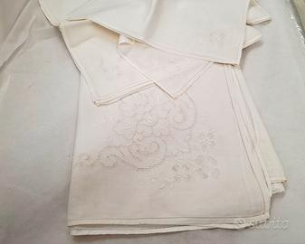 Tovaglia + 12 tovaglioli sfilato e ricami 