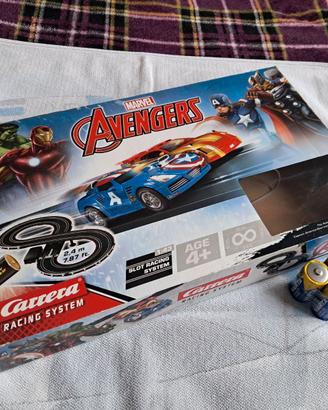 Marvel Avengers Pista Carrera Racing con Batterie