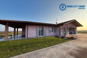 Villa Singola Moderna a Serravalle A Po