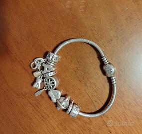 bracciale Pandora in argento con 9 charm