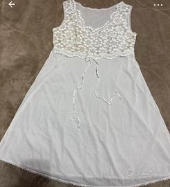 Sottoveste vintage bianca con corpino in pizzo