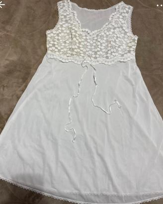 Sottoveste vintage bianca con corpino in pizzo