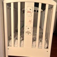 Culla in legno + materasso, lenzuola e coperte