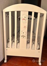 Culla in legno + materasso, lenzuola e coperte