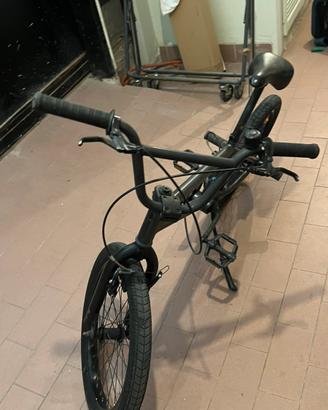 Bici BMX usata - Grigio opaco con peg posteriori