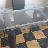 Tavolo in vetro allungabile