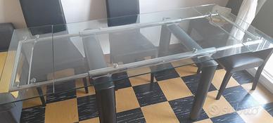 Tavolo in vetro allungabile