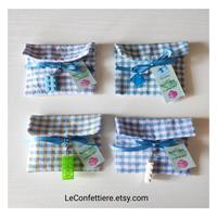 Sacchetti azzurri per bomboniere con ciondolo lego