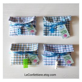 Sacchetti azzurri per bomboniere con ciondolo lego