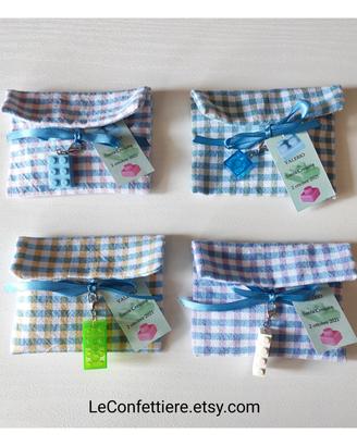 Sacchetti azzurri per bomboniere con ciondolo lego