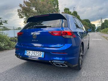 Golf 8 eTSI R-line 131cv DSG