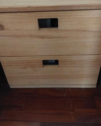 Comodino in legno