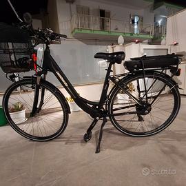 bici elettrica,pedalata assistita, colore nero , 
