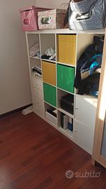 mobile contenitore con scaffali